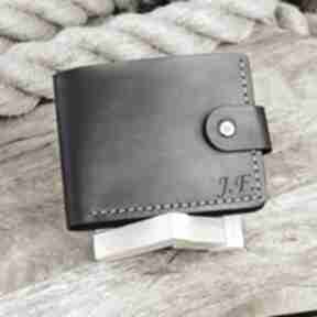 Personalizowany męski portfel skórzany zapinany z grawerem ręcznie robiony monogramem luniko
