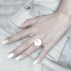 Srebrny pierścionek ze szkłem artystycznym silvella nowoczesna biżuteria, graficzny, modern