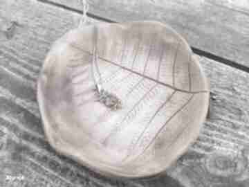 Ceramiczny talerzyk, liść paproci c768 ceramika shiraja, podstawka na biżuterię, z gliny