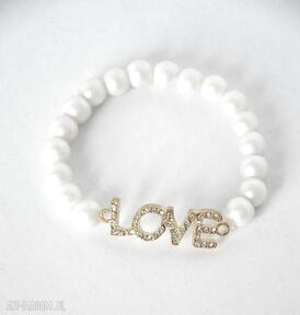 Bracelet by sis: cyrkoniowy napis love w białych perłach