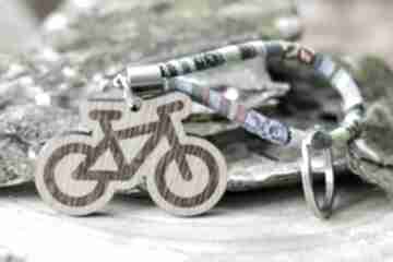 Brelok do kluczy boho rower z drewna dąb azteq breloki beezoo, z rowerem, dla miłosników