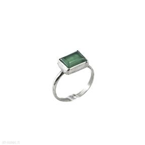 Onyks zielony - pierścionek z gustem srebrny, z kamieniem - srebro 925