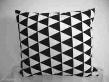 Poduszka w czarno-białe romby fabrica