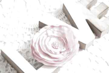 ukwiecone - różowa stworki we wzorki broszka, róża, dla niej, subtelna, do sukienki