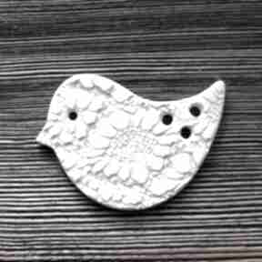 Ptaszek - ecru broszka ceramiczna. Folk folklor