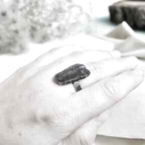 Gray mountain - pierścionek z agatem w szarościach pracownia miedzi duży, regulowany