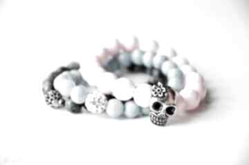 Bracelet by sis: czaszka w pastelowo różowych kamieniach półszlachetnych kamienie, marmur