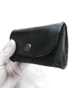 Portmonetka skórzana mini czarna z wytłkiem tenaro - rękodzieło, portfel
