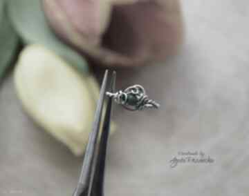 Pierścionek - regulowany jadeit, wire wrapping. Stal chirurgiczna - wirewrapping