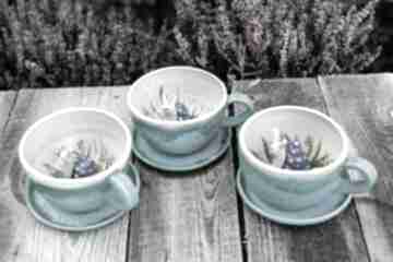 Ceramika na prezent: z ślimakiem: niebieska, filiżanka - figurką kubek do kawy handmade