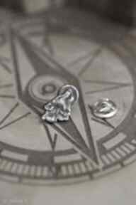 Wyjący wilk, mini broszka ze srebra cztery humory biżuteria z wilkiem, księżycem, srebrny pin