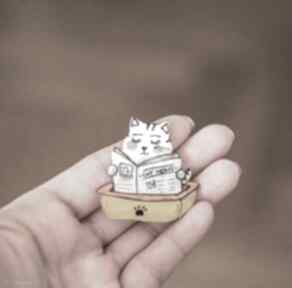 cat news broszki pintura kot, biżuteria z kotem - biały kotoluba, prezent kociary