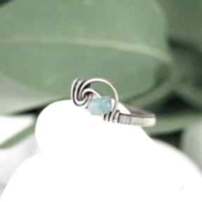 Apatyt pierścionek wire wrapping z miedzi blue pearl art, z kamieniem, biżuteria dla niej