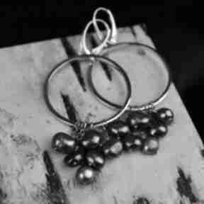 Duże z szarymi perłami barbara fedorczyk ze srebra, koła, długie kolczyki, geometryczne