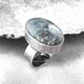 Minimalistyczny pierścień z turkusowym apatytem a992 artseko pierścionek z srebrny, kamień