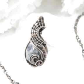 Wisiorek z sodalitem wisiorki blue pearl art wire wrapping, metalu, miedziany, biżuteria