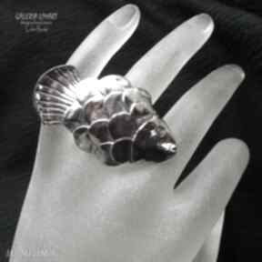 Zabawny pierścień z rybą dla zodiakalnej galeria limart efektowny, oryginalny, prezent