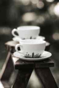 Zestaw dwóch malowanych filiżanek do kawy i herbaty kwiecista łąka kubki pracownia szafran