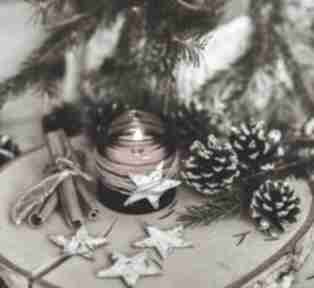 Pomysły na upominki świąteczne! Świeca sojowa o zapachu świerka, cynamonu i pomarańczy