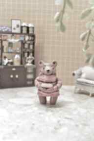 w dekoracje qletta clay bajkowa, zwierzęcy przyjaciel stoł, figurka, niedźwiedź w sweterku