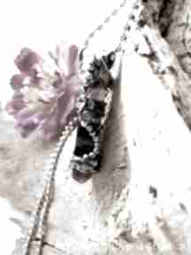 Talizman - tęczowy fluoryt z małą kulką kryształu wisiorki art soller biżuteria autorska