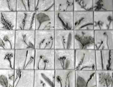 Zestaw płytek porcelanowe kwiaty ceramika ceramystiq studio ceramiczne, dekory ścienne, wall