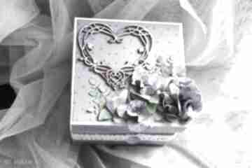 Pudełko papierowe drobiazgi biżuterię prezent wymiarach 10cmx10cm