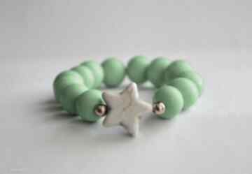 Bracelet by sis: gwiazda w neonowo zielonych kamieniach