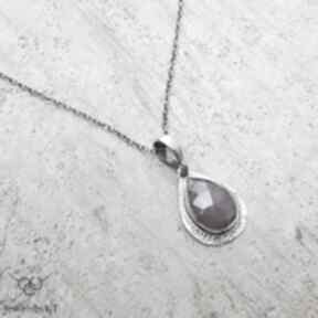 Delikatna kropla różu - naszyjnik jewelsbykt srebrny, klasyczna biżuteria, z kamieniami, rubin