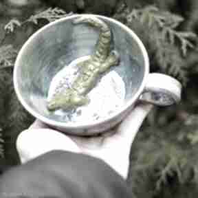 Filiżanka z figurką krokodyla do kawy wietrzne wapienniki ok 330 ml ceramika azul horse