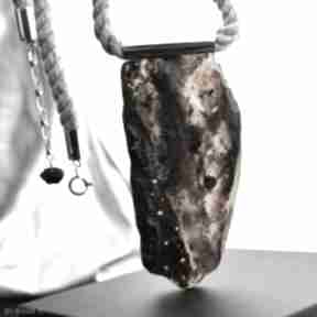 Ogromny wisior z bursztynem na sznurze srebro naszyjniki barbara fedorczyk z naturalny