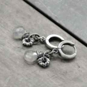 srebrne grey line project, surowa biżuteria, wiszące kolczyki, srebro, z labradorytem, prezent