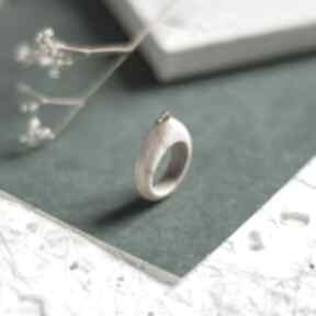 Pierścionek - peridot, drewniana biżuteria - zaręczynowy - dla niej na prezent