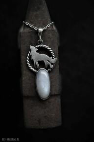 Naszyjnik z-wilkiem: biżuteria - srebrny: z-wilczycą: - srebro oksydowane