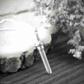 Srebrny wisior kryształ górski w zdobionej oprawie, wisiorek z kryształowym oczkiem wisiorki