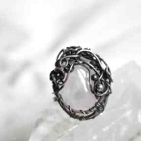 Delikatność - duży pierścionek z kwarcem różowym pracownia miedzi - kwarc różowy