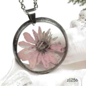 Z1256 z suszonymi kwiatami herbarium jewelry naszyjnik, biżuteria z żywicy, na prezent