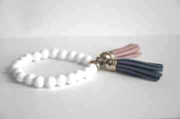 Białe korale z kolorowymi chwostami bracelet by sis chwost, frędzle, nowość, glamour, modna