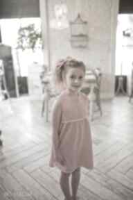 Sukienka daisy petit retro muślinowa, różowa dla dziewczynki, na lato