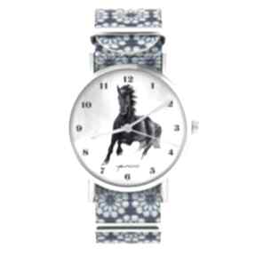 Zegarek - czarny koń cyfry niebieski, kwiaty zegarki lili arts, nylonowy pasek, biżuteria