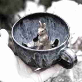 Rezerwacja p ewa L filiżanka z figurką królika kasjopea ok 300 ml beżowy pls ceramika azul
