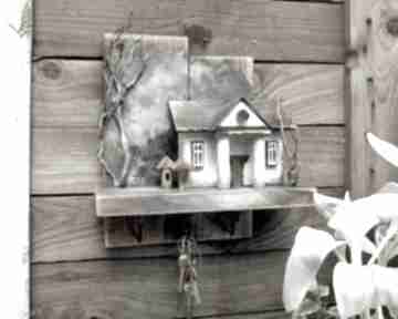 Drewniany wieszak z domkiem i ulami - mglisty poranek galeria fajny domek dworek, na klucze