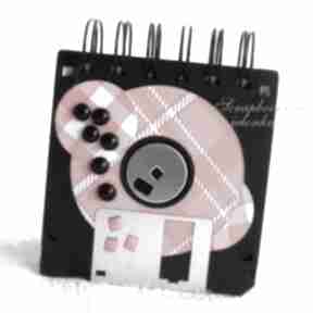 Floppy disk - #10 jelonkaa notes, dyskietka, kratka, biurko