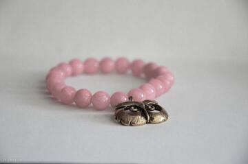 Bracelet by sis: rubinowe kamienie ze złotą zawieszką, marmur, różowy, nowość