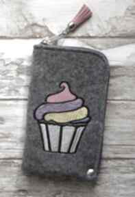 Filcowe etui na telefon - cupcake happy art, filc, prezent, chwost, pokrowiec