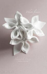 White flower felt design broszka, kwiaty