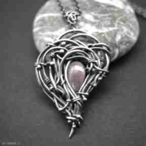 srebrny wisiorek wire "inasys" branicka art naszyjnik, wisior, wrapping, rubin łezka, z rubinem