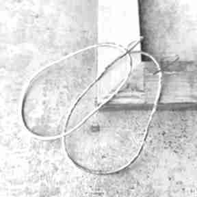 Duże srebrne lekkie kolczyki o nieregularnym kształcie kobela wiszące