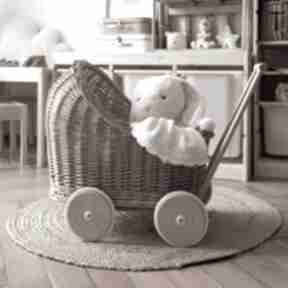 Piękny wózek wiklinowy dla lalek pchacz w kolorze naturalnym zabawki kosze, pokój dziewczynki