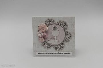 w drewnianym pudełku scrapbooking kartki